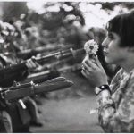 Fille à la fleur – Marc Riboud 1967